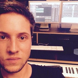 男生蹭一蹭女生突然一跳一跳高清视频
