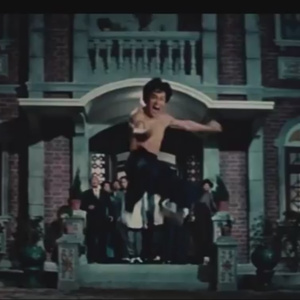 男生蹭一蹭女生突然一跳一跳高清视频
