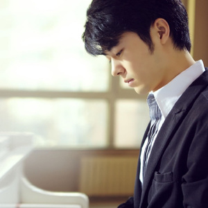 男生蹭一蹭女生突然一跳一跳高清视频
